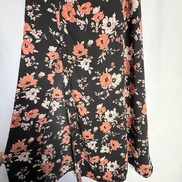 Forever 21 Black and Peach Floral Maxi Skirt with Leg Slit, Women’s Medium - Picture 6 of 9